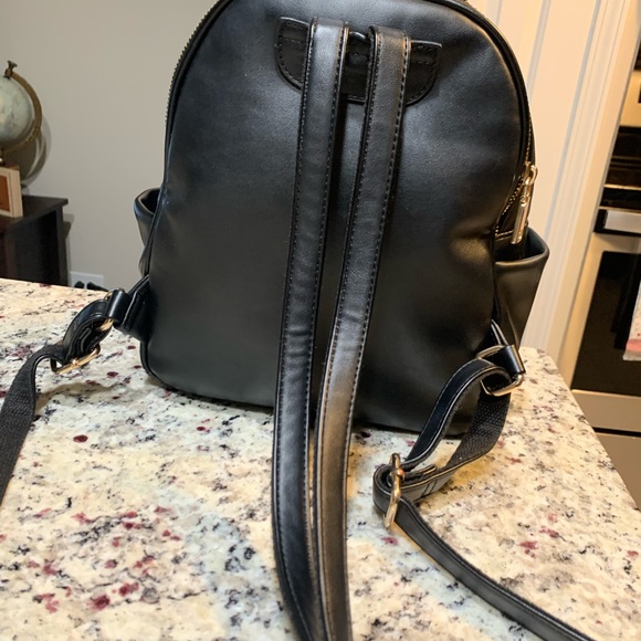 Backpack - Picture 2 of 7